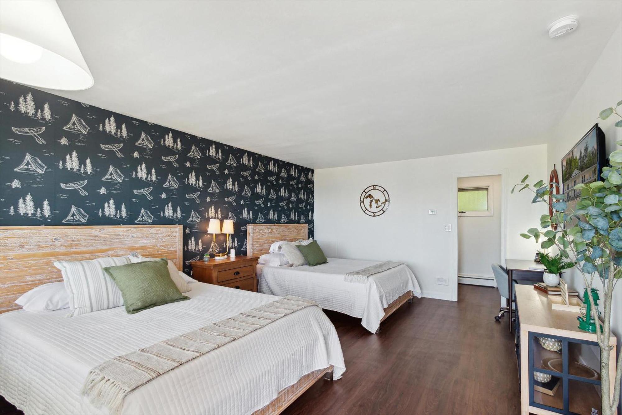 Self Check-In Lake Views Workspace 2 Queen Beds Villa Petoskey Exterior foto